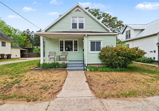Homes for sale in Ludington, MI | 109 N Franklin St, Ludington, MI 49431 | MLS# 70539776