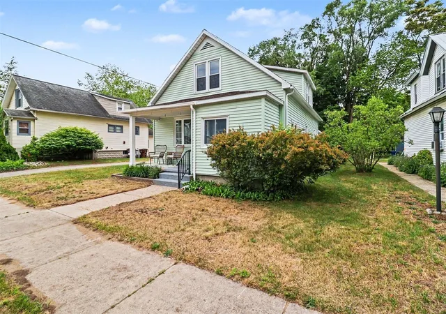 Homes for sale in Ludington, MI | 109 N Franklin St, Ludington, MI 49431 | MLS# 70539776