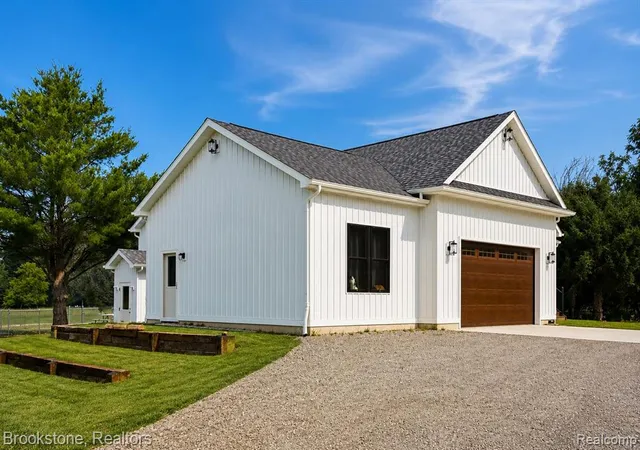 Photo 3 of Single family home for sale at 5196 Klam Rd, Columbiaville, MI 48421 | MLS# 61014958 | Listing updated on 2026-08-16