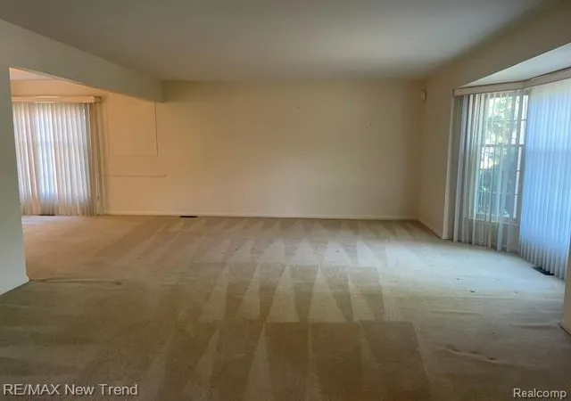 4th image of 4727 S Knoll Rd, West Bloomfield, MI 48323 | MLS# 61022576