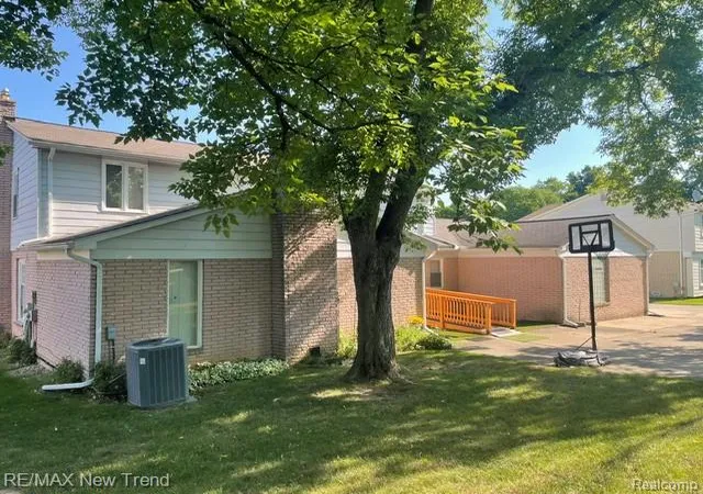 52nd image of 4727 S Knoll Rd, West Bloomfield, MI 48323 | MLS# 61022576