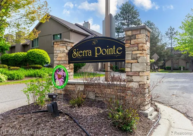 Homes for sale in Farmington Hills, MI | 29583 Sierra Pointe Cir, Farmington Hills, MI 48331 | MLS# 60991799