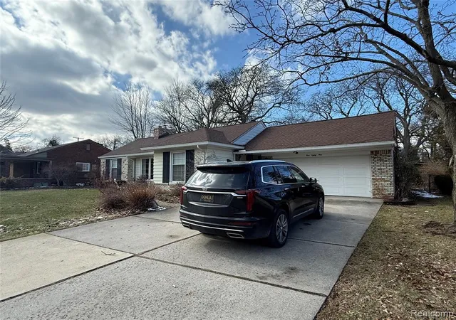 Homes for sale in Grosse Pointe Farms, MI | 489 Chalfonte Ave, Grosse Pointe Farms, MI 48236 | MLS# 60973190