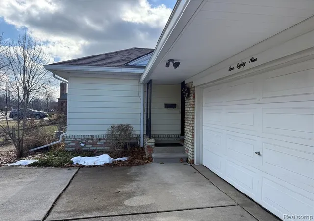 Homes for sale in Grosse Pointe Farms, MI | 489 Chalfonte Ave, Grosse Pointe Farms, MI 48236 | MLS# 60973190