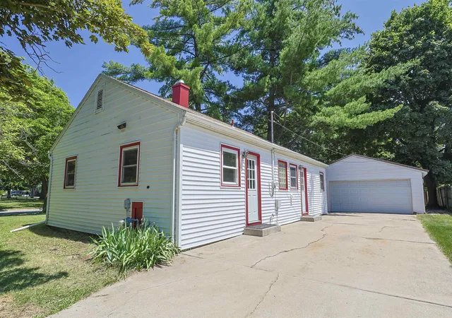 2nd image of 1002 E Sugnet Rd, Midland, MI 48642 | MLS# 50214395