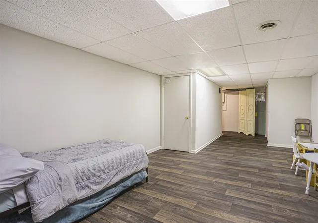 2nd image of 650 Conger St, South Haven, MI 49090