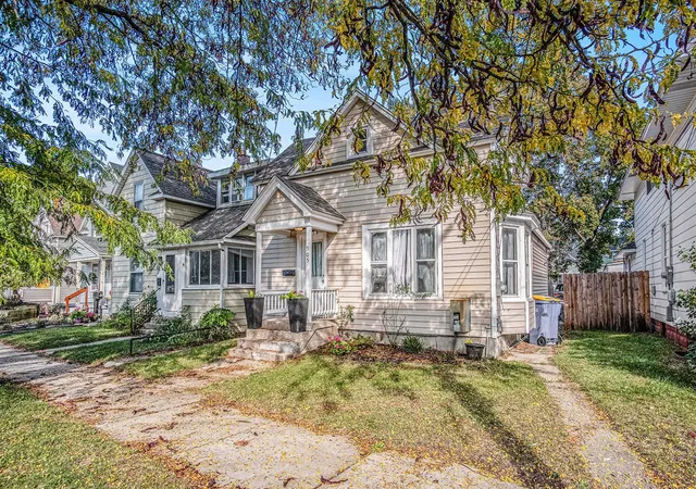 Photo 3 of Sale Pending at 905 Nw Courtney St, Grand Rapids, MI 49504 | MLS# 70502193 | Listing updated on 2026-03-16