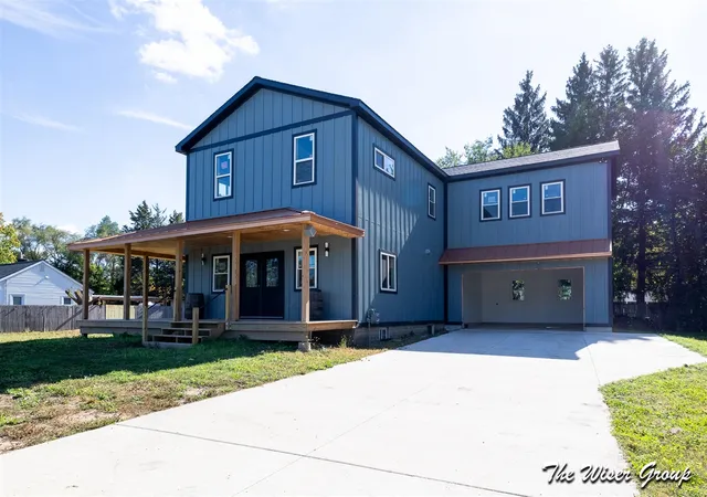 1st image of 402 48th St, Grand Rapids, MI 49548 | MLS# 70501832