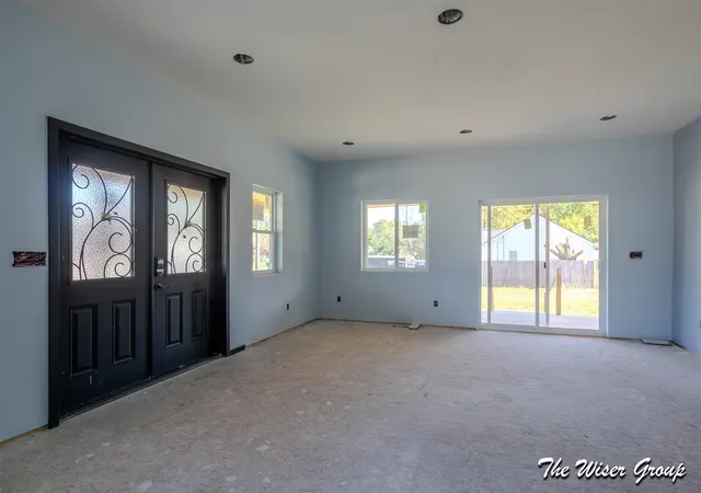 Photo 3 of Single family home for sale at 402 48th Street, Grand Rapids, MI 49548 | MLS# 70501832 | Listing updated on 2025-12-02