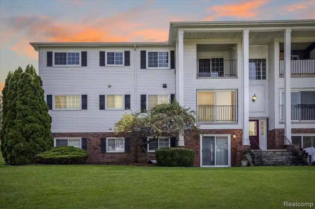 Listing Photo 2 - Condo for sale in 440 Baldwin Ave located at 440 Baldwin Ave, Rochester, MI 48307 - Unit #63