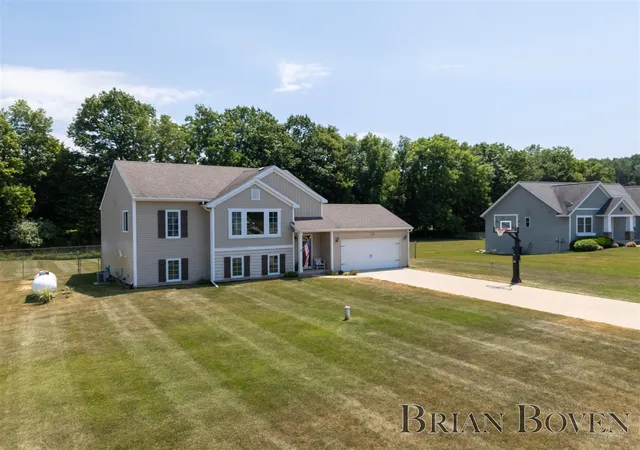 Homes for sale in Cedar Springs, MI | 13346 Sunset View Dr, Cedar Springs, MI 49319 | MLS# 70544513