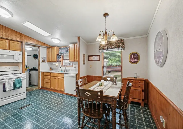 Photo 3 of Single family home for sale at 425 E Maple St, Gladwin, MI 48624 | MLS# 50215412 | Listing updated on 2026-09-15