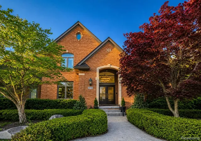 Photo 2 of Single family home for sale at 24750 Franklin Farms Dr, Franklin, MI 48025 | MLS# 61019739 | Listing updated on 2026-09-04