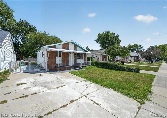Photo 2 of Single family home for sale at 32000 Saint Margaret St, Saint Clair Shores, MI 48082 2238 | MLS# 61025839 | Listing updated on 2026-08-30