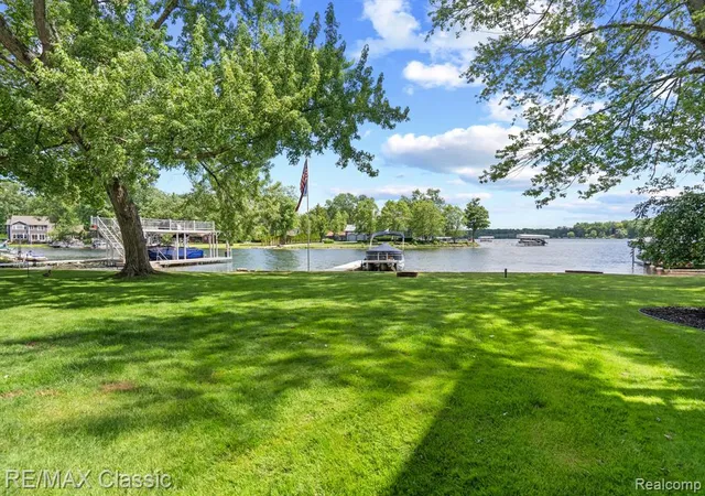Homes for sale in Pinckney, MI | 5286 Edgelake Dr, Pinckney, MI 48143 | MLS# 61003339