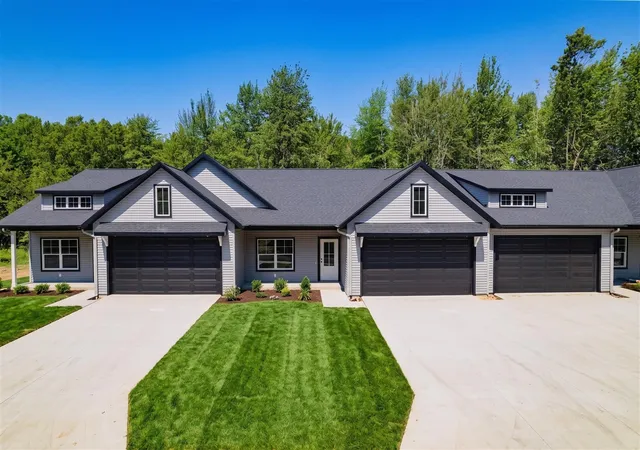 Homes for sale in Ferrysburg, MI | 17426 Ridge Ave, Ferrysburg, MI 49409 | MLS# 70543349