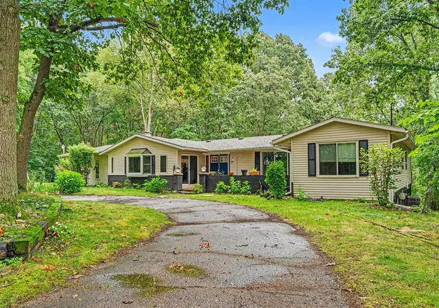 Photo 1 of Single family home for sale at 4071 S 7th Street, Kalamazoo, MI 49009 | MLS# 70552335 | Listing updated on 2026-09-13
