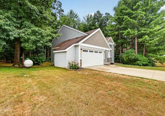 2nd image of 728 W River Hills Ct, Newaygo, MI 49337 | MLS# 70549094