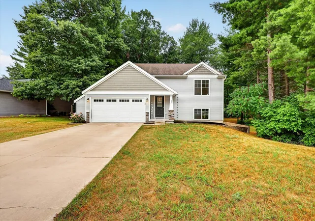 3rd image of 728 W River Hills Ct, Newaygo, MI 49337 | MLS# 70549094