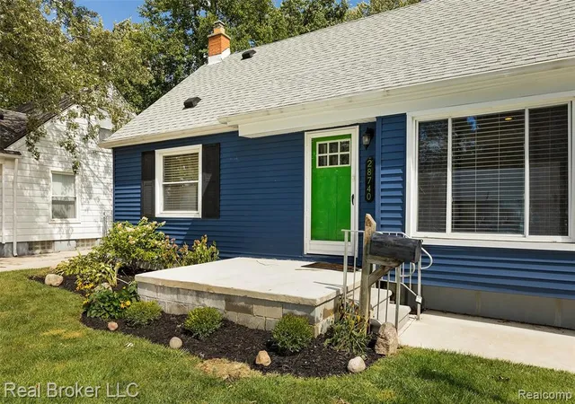 3rd image of 28740 Fairfax St, Southfield, MI 48076 | MLS# 60935064
