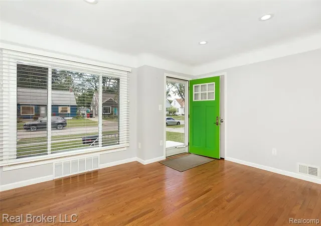 4th image of 28740 Fairfax St, Southfield, MI 48076 | MLS# 60935064