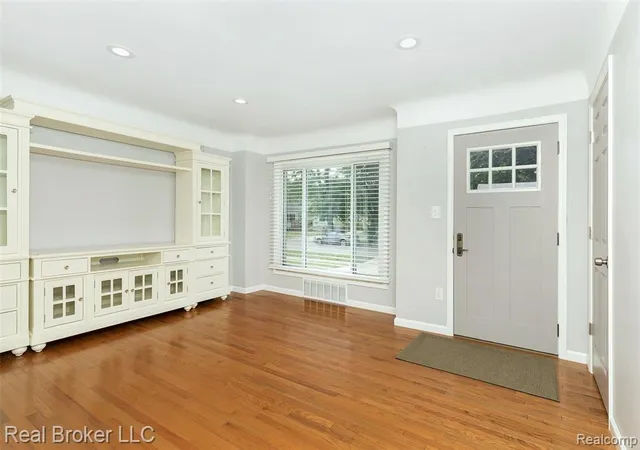5th image of 28740 Fairfax St, Southfield, MI 48076 | MLS# 60935064