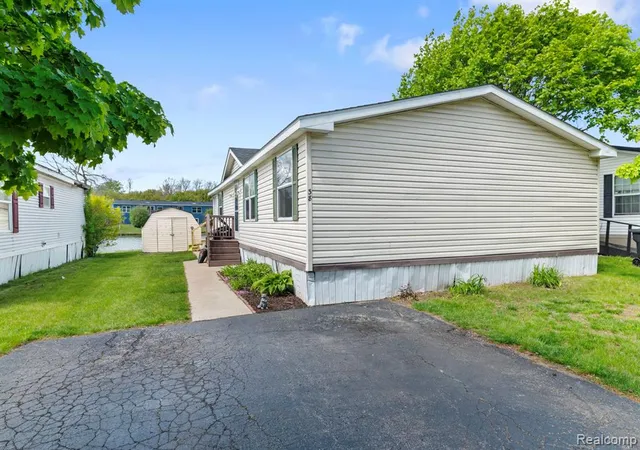 Homes for sale in Auburn Hills, MI | 351 North Squirrel Rd, Auburn Hills, MI 48326 | MLS# 60992816