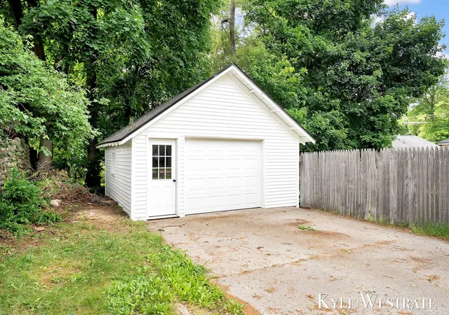 Homes for sale in Greenville, MI | 301 W Montcalm St, Greenville, MI 48838 | MLS# 70538644