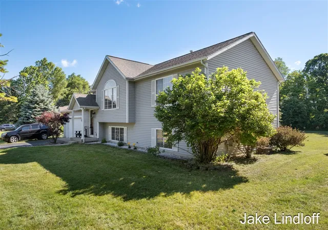 Homes for sale in Rockford, MI | 11324 Lindy Dr, Rockford, MI 49341 | MLS# 70540495