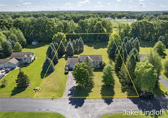 Homes for sale in Rockford, MI | 11324 Lindy Dr, Rockford, MI 49341 | MLS# 70540495