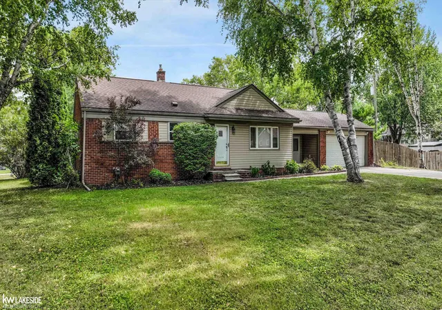 Photo 5 of Single family home for sale at 39340 Ferris St, Clinton Township, MI 48036 | MLS# 50219335 | Listing updated on 2026-08-21