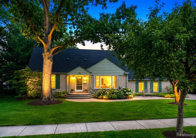 Photo 1 of Sale Pending at 32312 Arlington Dr, Beverly Hills, MI 48025 | MLS# 61020261 | Listing updated on 2026-08-30