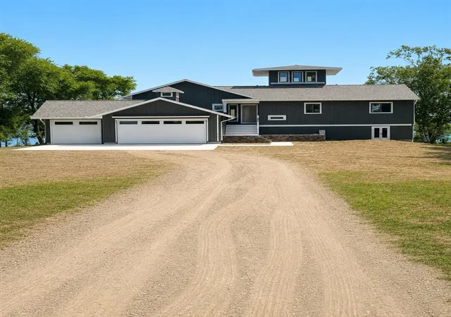 2nd image of 808 S Lakeshore Dr, Ludington, MI 49431 | MLS# 70552985