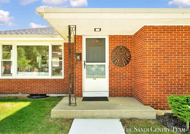2nd image of 1508 Wisconsin St, Grand Haven, MI 49417 | MLS# 70519290
