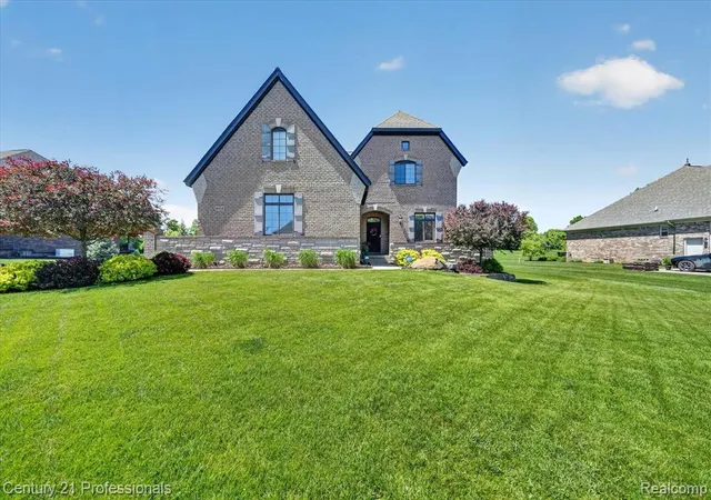 Homes for sale in Oxford, MI | 2212 Heidi Dr, Oxford, MI 48370 | MLS# 60998386