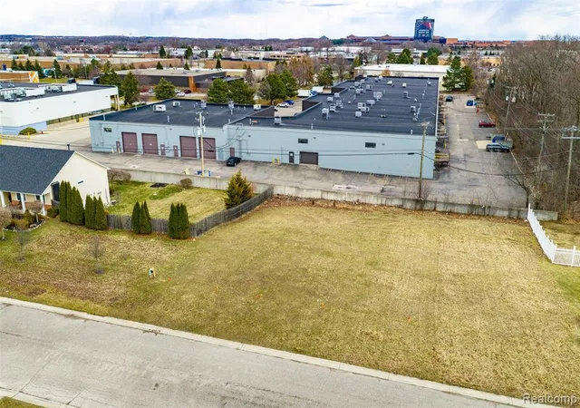 3rd image of 558 Boyd St, Pontiac, MI 48342 | MLS# 60976865