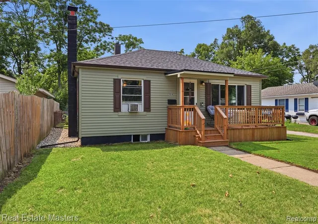 2nd image of 1014 Cypress St, Port Huron, MI 48060 | MLS# 61019769