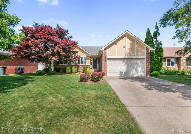 Homes for sale in Chesterfield, MI | 52806 Muirfield Dr, Chesterfield, MI 48051 | MLS# 61009252