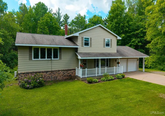 Homes for sale in Ishpeming, MI | 2813 Us 41 W Hwy, Ishpeming, MI 49849 | MLS# 50212650