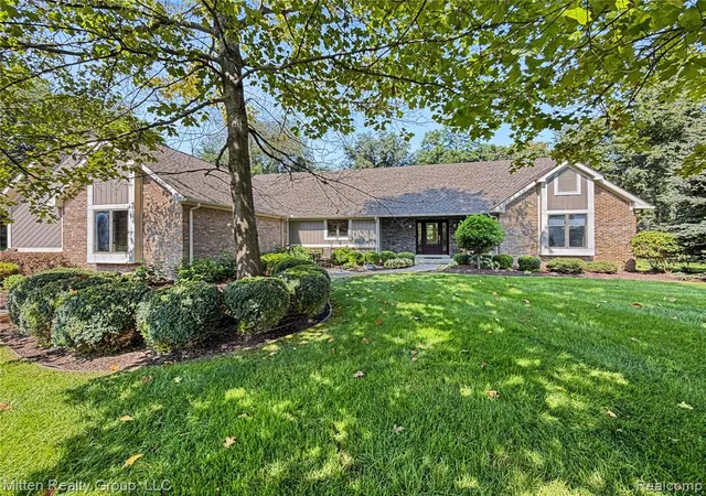 Photo 3 of Sale Pending at 6762 Corrigan Dr, Brighton, MI 48116 8851 | MLS# 61023932 | Listing updated on 2026-09-10