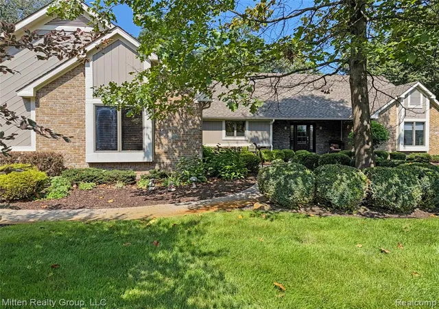 Photo 3 of Sale Pending at 6762 Corrigan Dr, Brighton, MI 48116 8851 | MLS# 61023932 | Listing updated on 2026-09-10