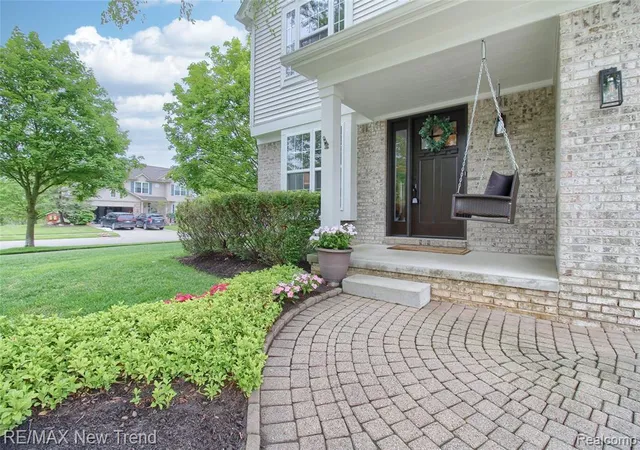 Photo 2 of Sale Pending at 1029 Shetland Dr, South Lyon, MI 48178 5316 | MLS# 61025199 | Listing updated on 2026-09-08