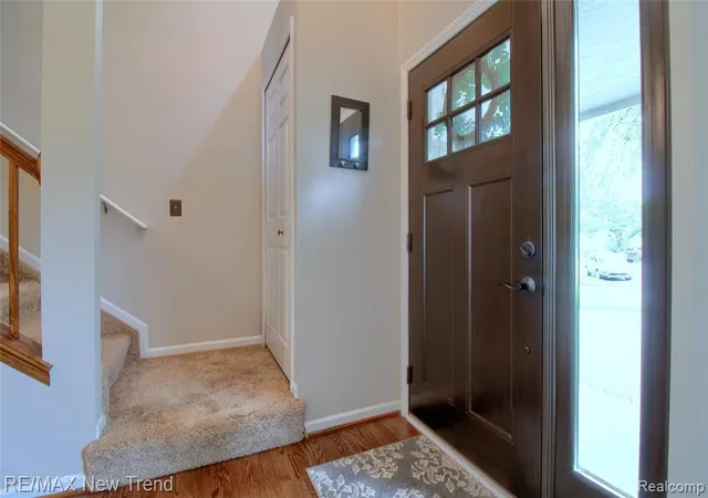Photo 3 of Sale Pending at 1029 Shetland Dr, South Lyon, MI 48178 5316 | MLS# 61025199 | Listing updated on 2026-09-08