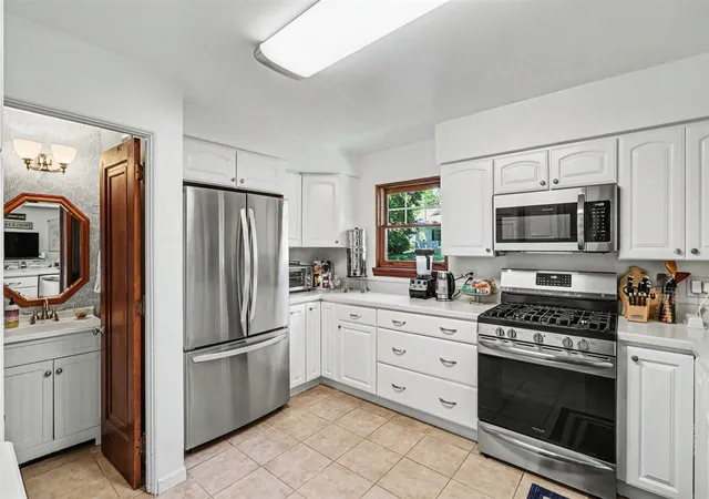 Photo 4 of Sale Pending at 5 Merwood Dr, Battle Creek, MI 49017 | MLS# 70535620 | Listing updated on 2026-06-01