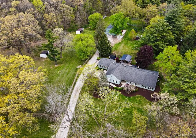 2nd image of 2601 Old Plank Rd, Milford, MI 48381 | MLS# 61010735