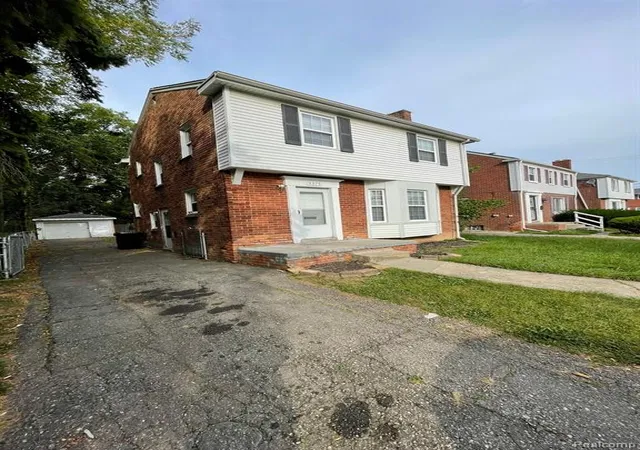 3rd image of 9375 Penrod St, Detroit, MI 48228 | MLS# 60373402