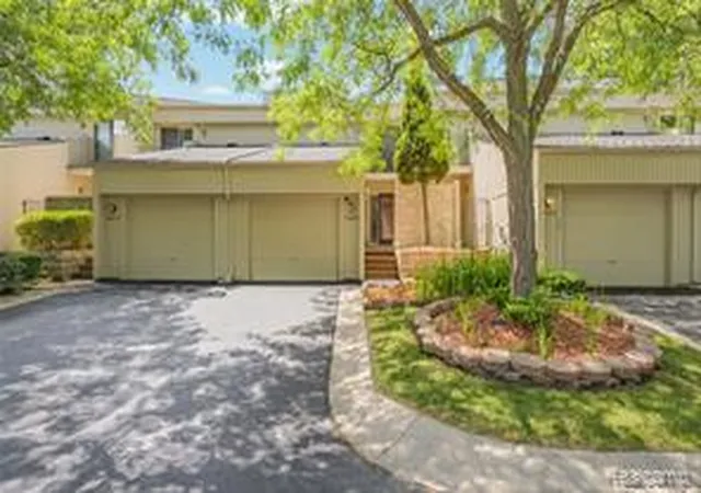 Homes for sale in Novi, MI | 39455 Country Ln, Novi, MI 48375 | MLS# 61008421