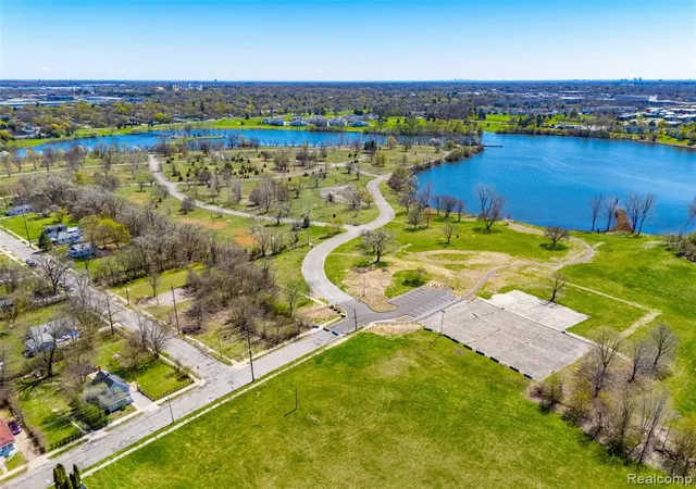 11th image of 91 Lake St, Pontiac, MI 48341 | MLS# 60986220
