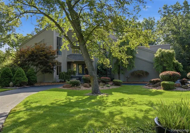 Photo 2 of Single family home for sale at 1250 Sunniwood Pl, Rochester, MI 48306 2473 | MLS# 61024204 | Listing updated on 2026-08-27