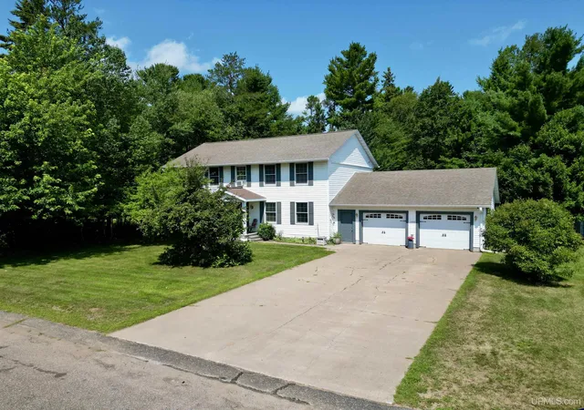 Photo 2 of Single family home for sale at 1550 Cypress St, Ishpeming, MI 49849 | MLS# 50217917 | Listing updated on 2026-08-18